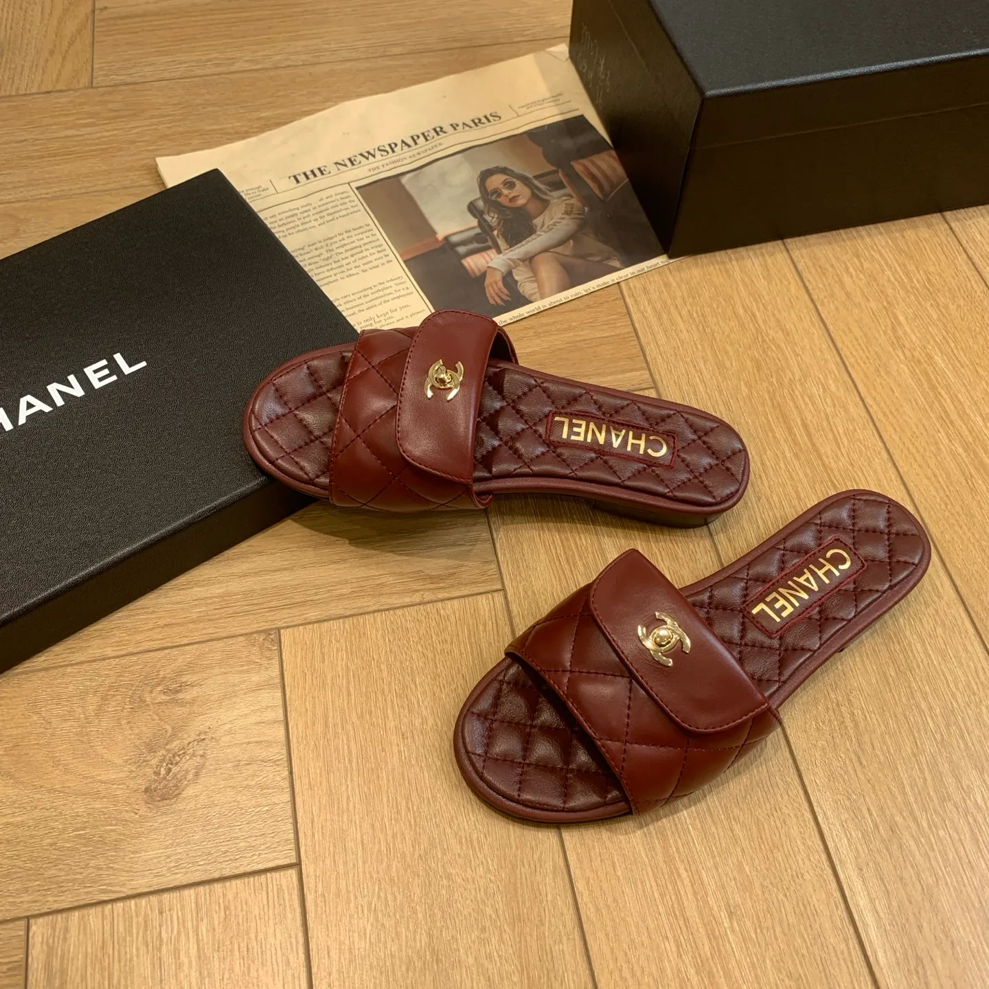 👟👟Ex-factory price 500👟👟 🍀Chanel Xiaoxiang 25ss new lazy slippers, versatile and slimming model, a slipper with great appearance, perfect with any combination! Lazy slippers are worth recommending. Calfskin upper, mixed sheepskin lining, Italian genuine leather outsole. Size: 35-41 (40 and 41 customized, non-refundable) 👉